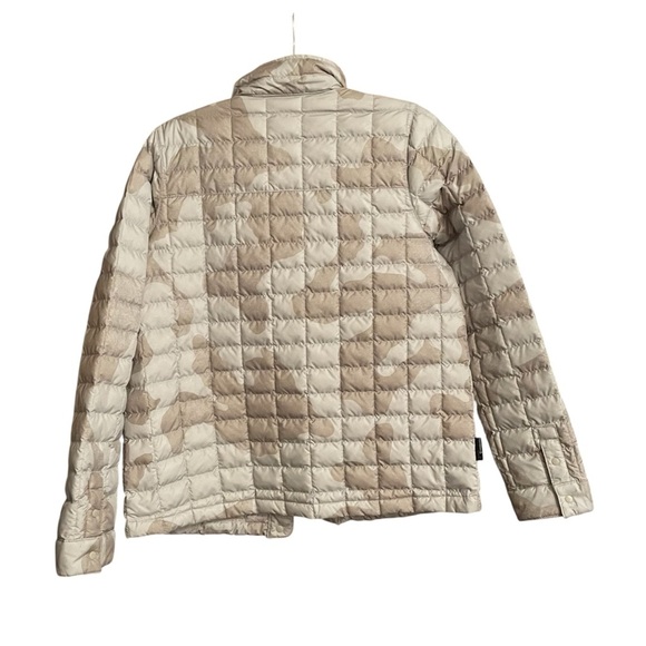 The North Face Women's
ThermoBall Eco Snap Jacket-Size Medium-Dove Grey Camo - Picture 8 of 15